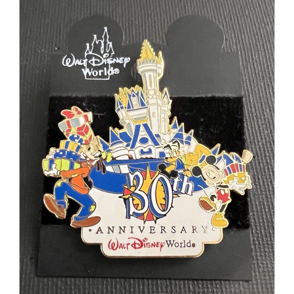 WDW 2001 Cinderella Castle 30th Anniversary Pin Mickey Goofy & Pluto Vtg